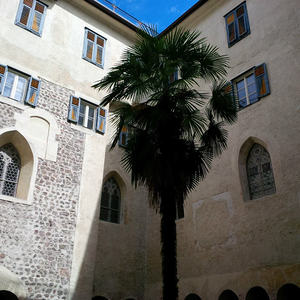 Innenhof des Klosters Muri-Gries, Cantina Muri - Gries
