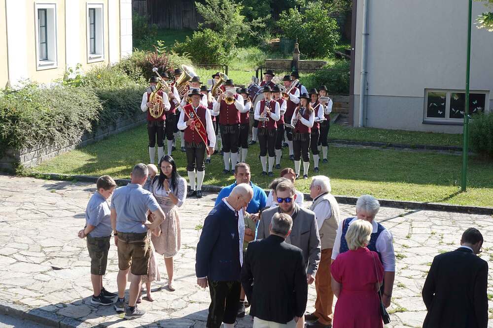 Zusammenkunft am Pfarrplatz